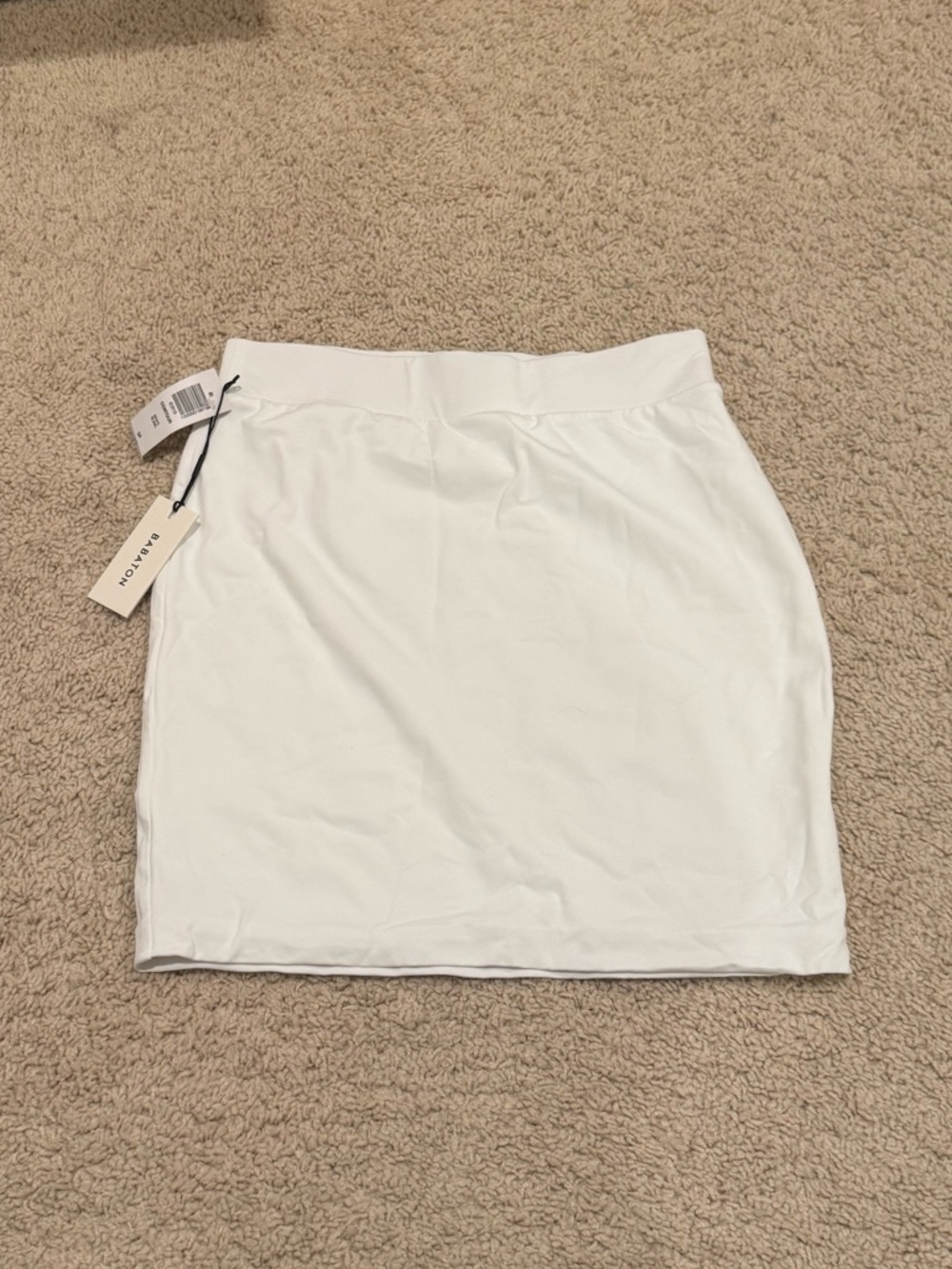 Aritzia Babaton contour white skirt. Size S. New with tags!! Never worn.
